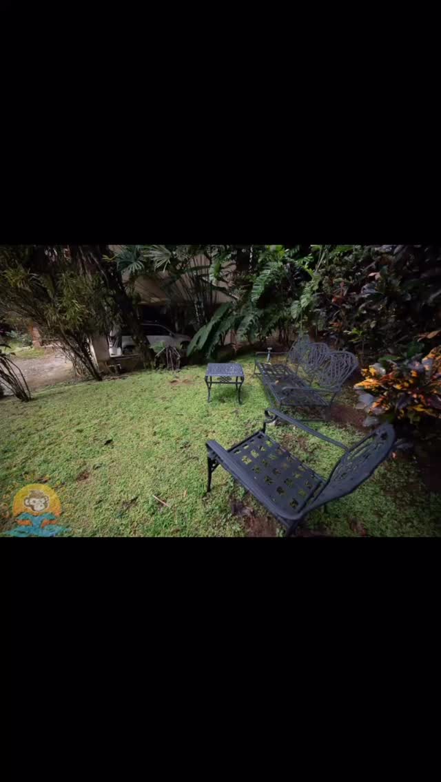 1 bedroom furnished apartment , which is a separate annex to a larger home located in the hills overlooking Uvita town, with ocean and jungle views is available for long term rent (6 months minimum). The house comes with a separate entrance, designated covered parking, a separate private garden for renter’s sole use, and shared laundry facilities.  The bedroom and living room/kitchenette (both air conditioned) share a balcony with beautiful ocean views.  Pets are considered on a case-by-case basis requiring an additional pet deposit.  Not an easy walk to Uvita town, therefore a 4×4 or access to taxi service is necessary. 

This rental is perfect if you enjoy nature, peace and quiet, with s short drive to restaurants and the beach. 

Utilities and internet are included in the rent;

however electricity usage exceeding 30 mil($60) monthly must be paid by the tenant. 

Included Wifi and water

Trash pick up service NOT included, but you can drop trash off in the community bin down the road.

$950 per month with a $950 deposit.